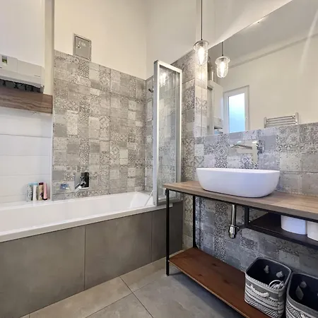 Apartment Bphomes